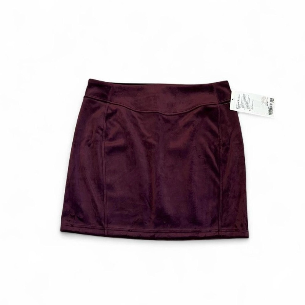 Lululemon Scuba HR Mini Skirt Size Large Velvet in color GARN